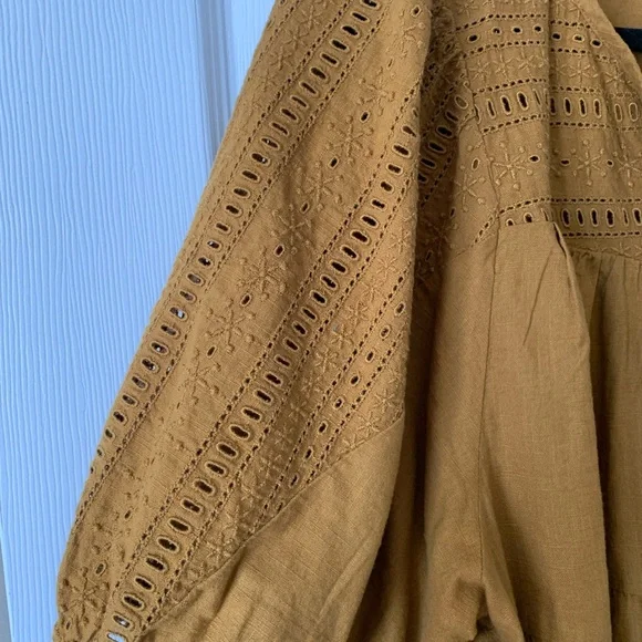 Old Navy Women's Amber Blouse - Picture 3 of 7